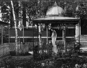 Надгробие Боклевскому, поставленное итальянцами и уничтоженное в 1950-х гг