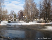 Памятник Бирюзову С.С.