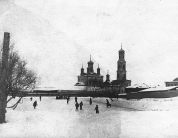 Зимний лёд у Покровской церкви